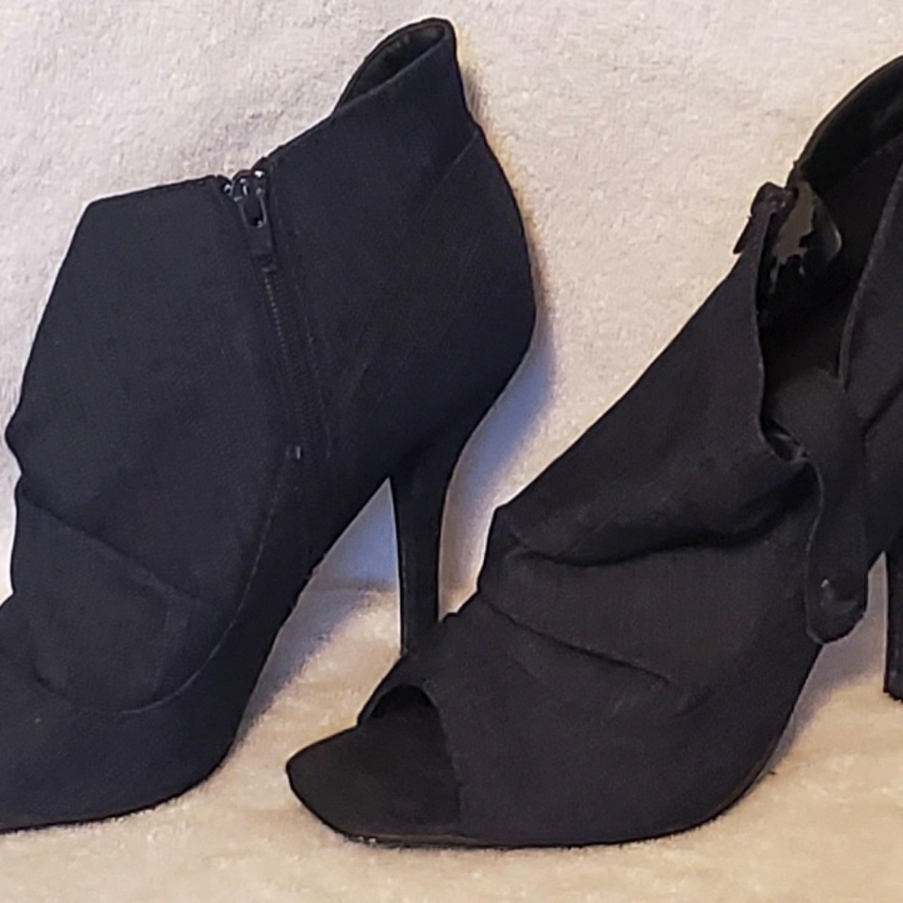Blue Denim bootie.  4 inch heel size 9 - Picture 6 of 9